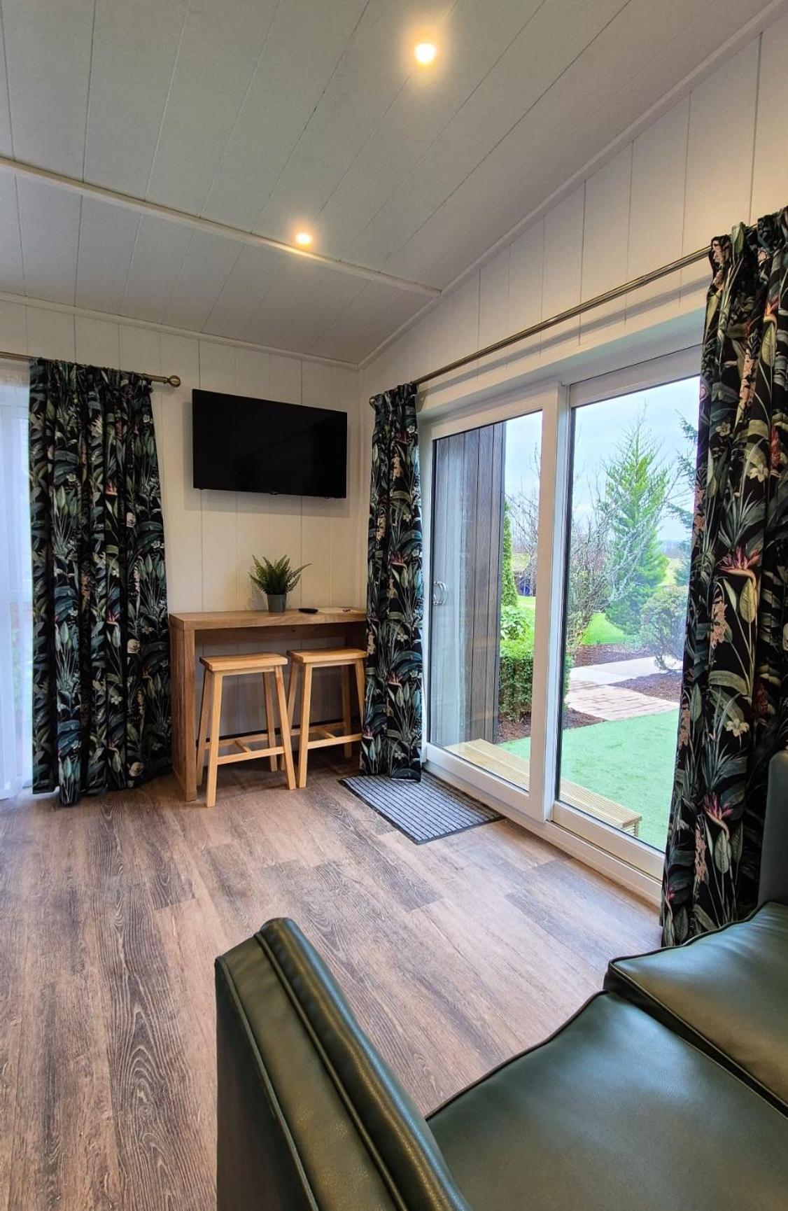 Loch Lomond Waterfront Luxury * Balmaha