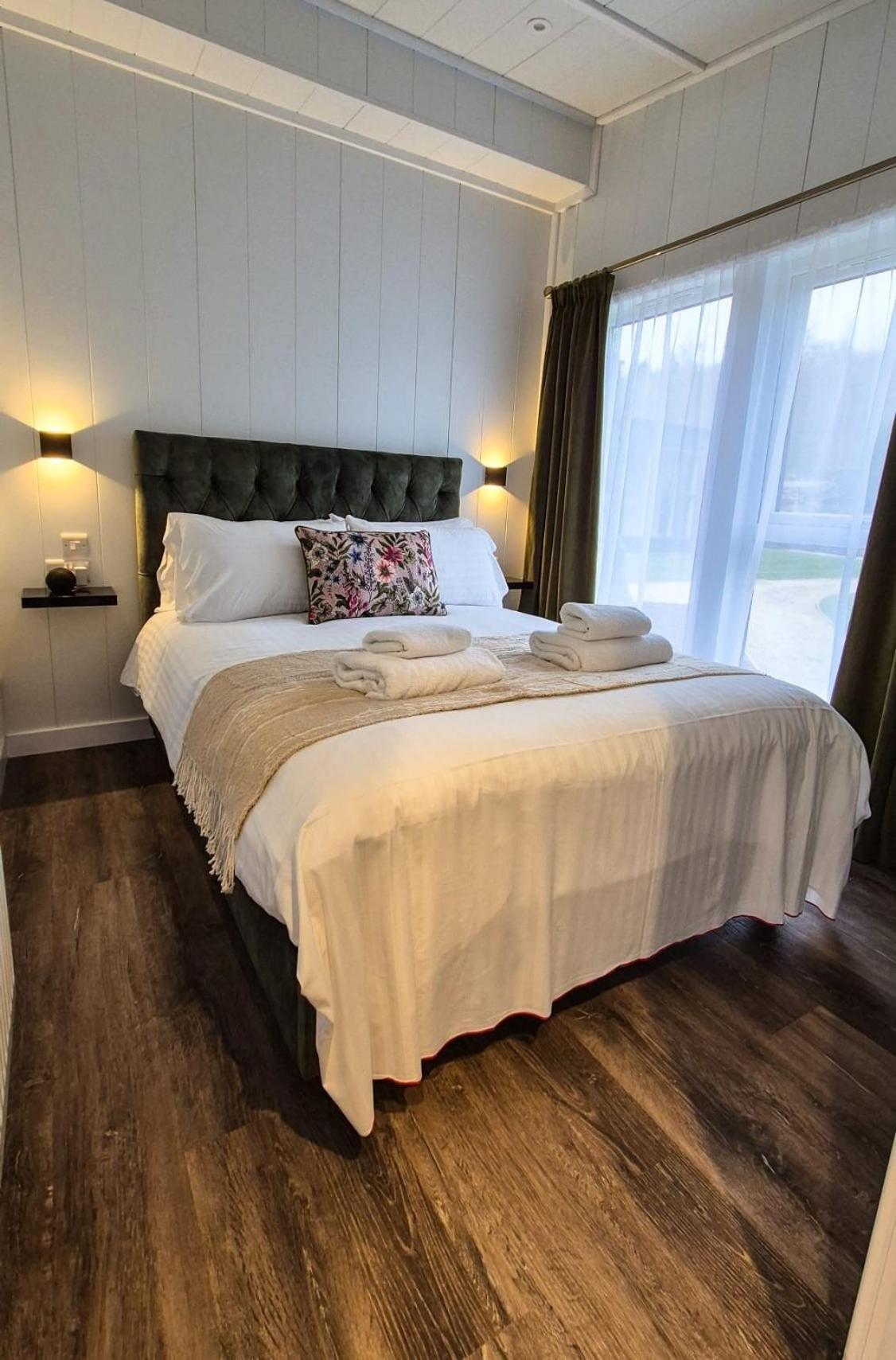 Деревянный коттедж Loch Lomond Waterfront Luxury *