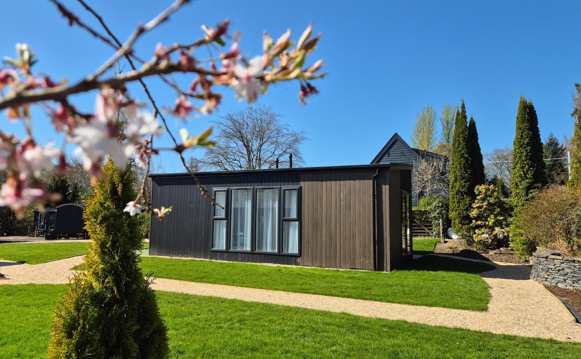 Деревянный коттедж Loch Lomond Waterfront Luxury Балмаха